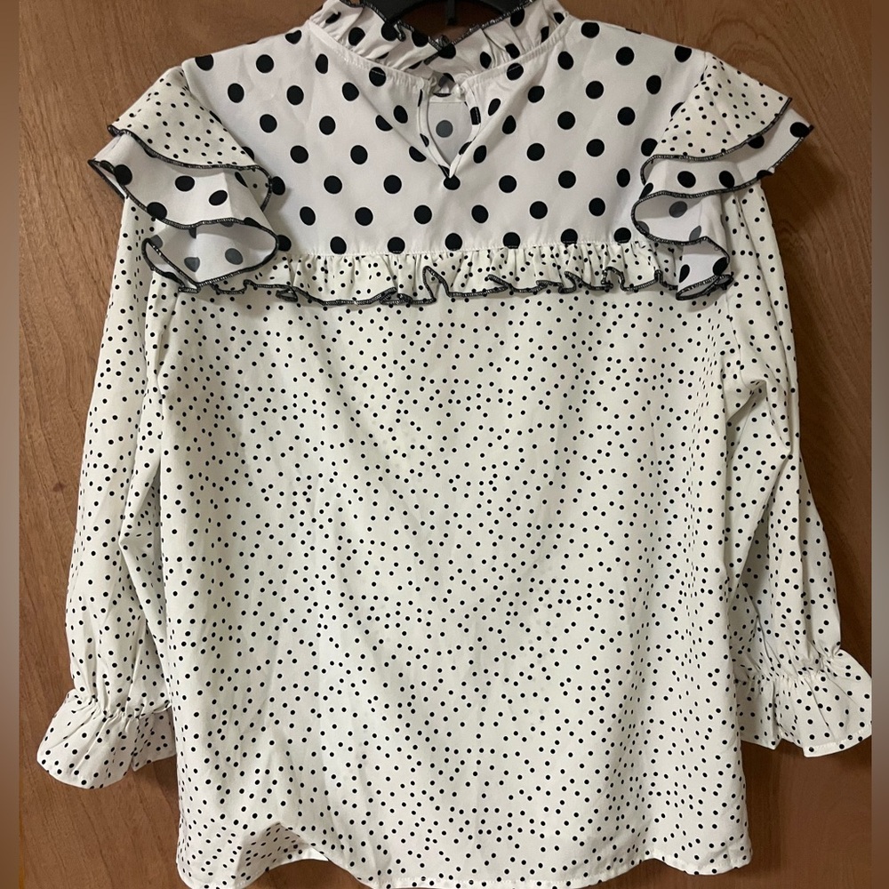 White/Cream Polka dot Long Sleeve shirt w/ ruffles